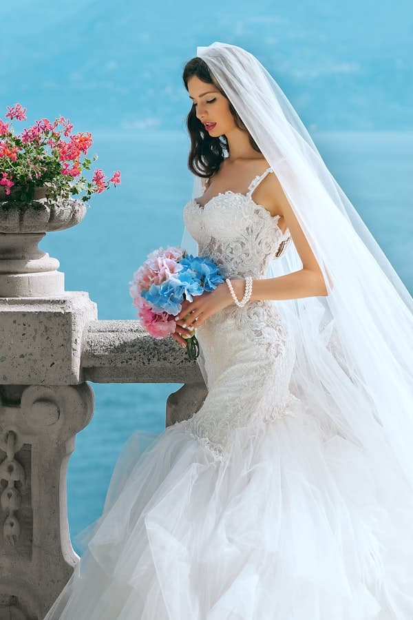 Bride holding bouquet